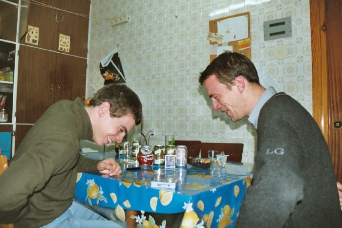 Apres le repas, un petit pierre-papier-ciseau... Prets ?